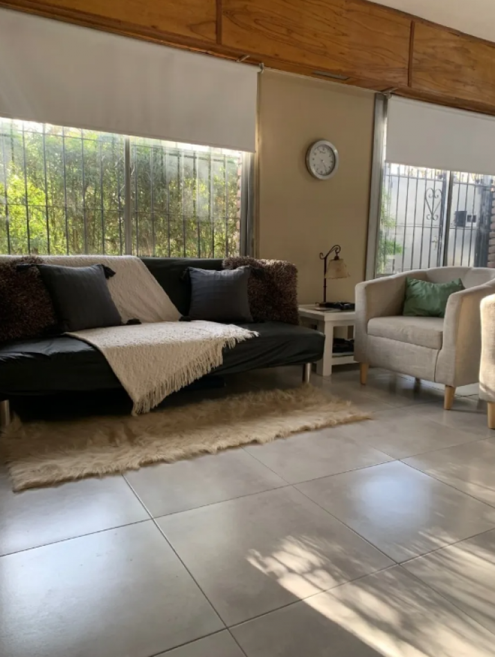Casa En Excelente Estado Con 3 Dormitorios
