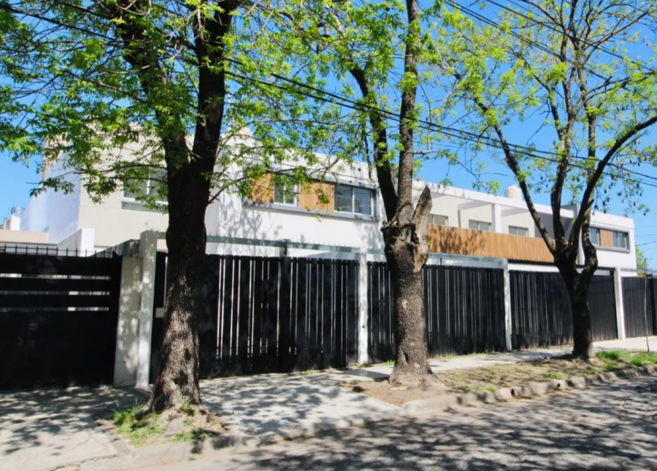 Departamento De Dos Dormitorios, Ubicado En Condominio Cerrado Castelar Sur