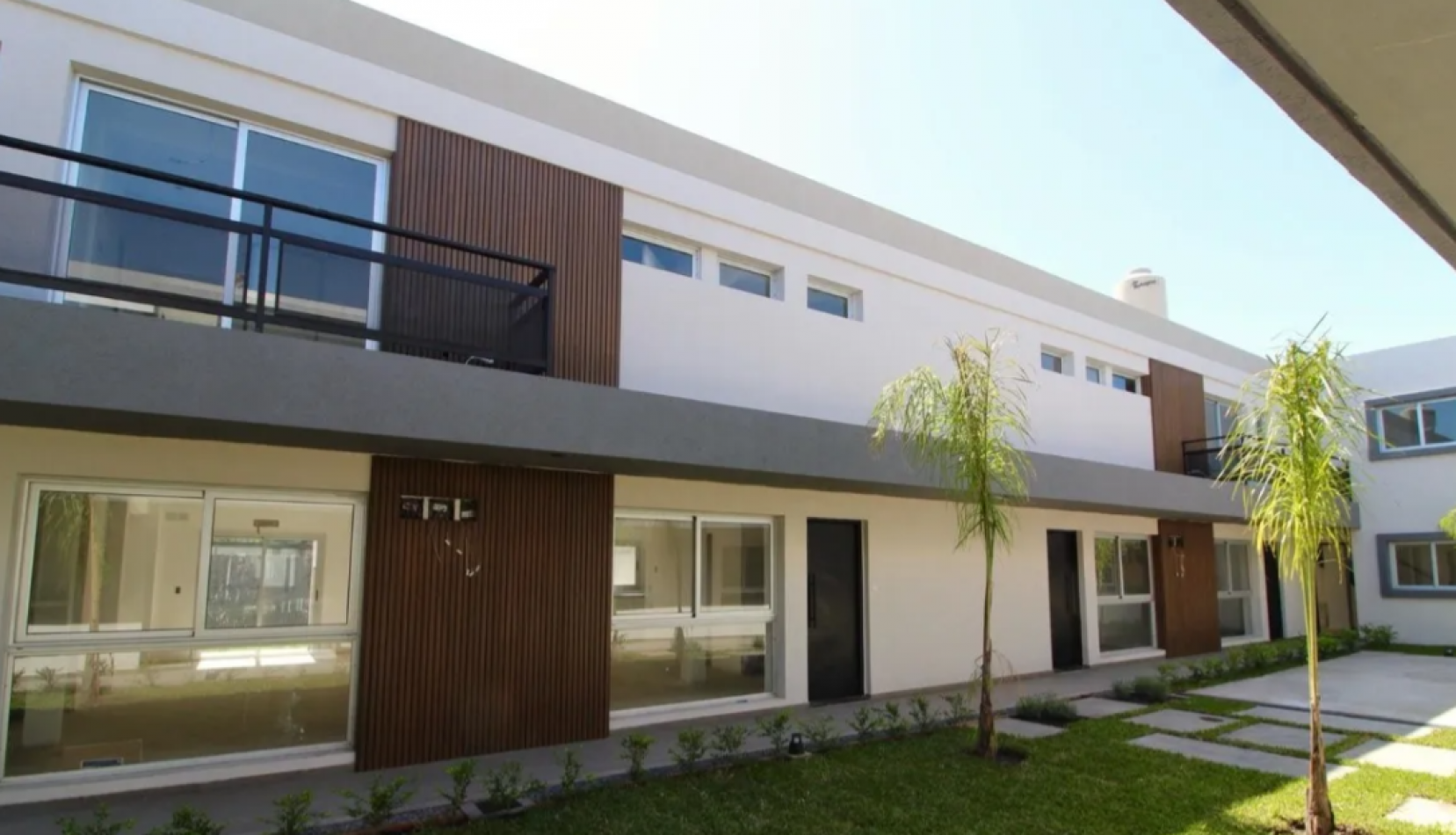 Departamento De Dos Dormitorios, Ubicado En Condominio Cerrado Castelar Sur