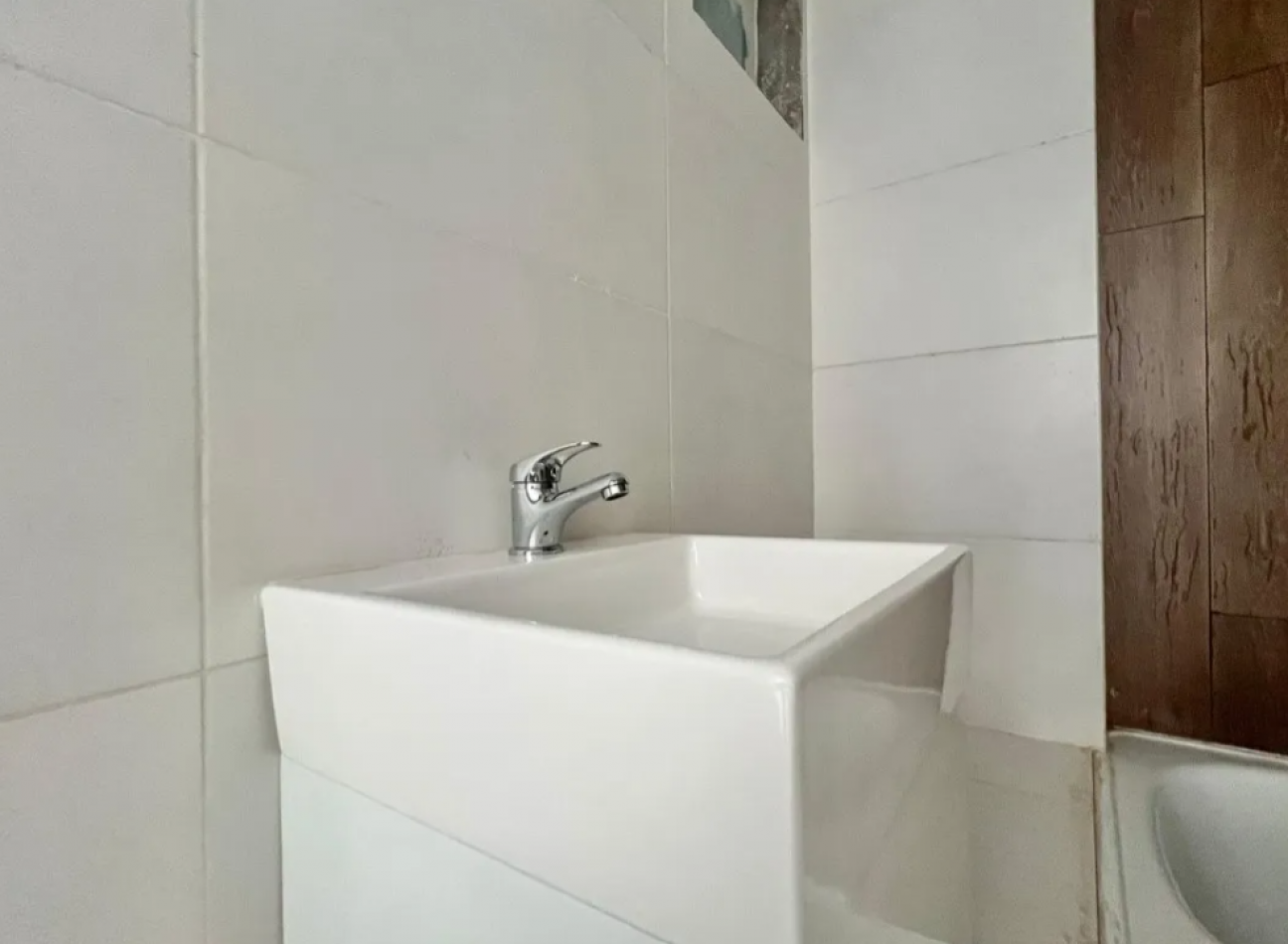 Departamento De Dos Dormitorios, Ubicado En Condominio Cerrado Castelar Sur