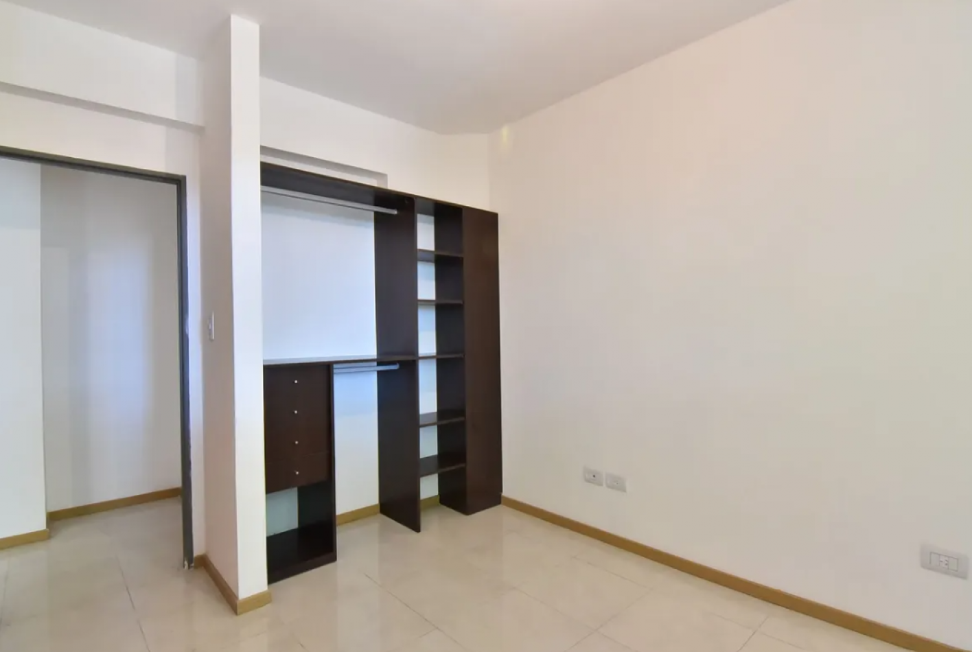 Venta departamento 3 ambientes c cochera Moron