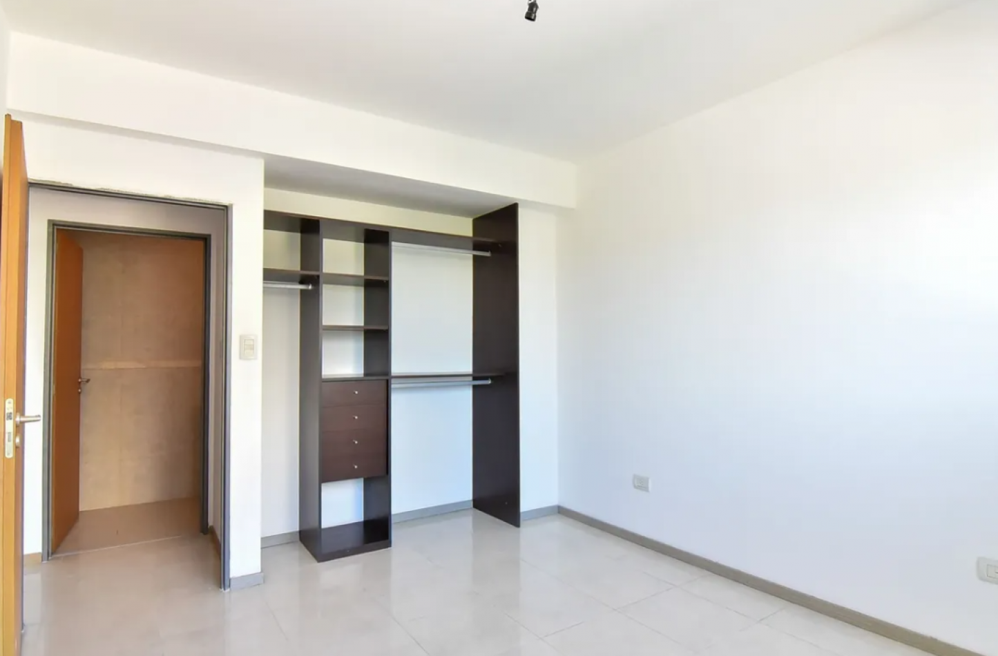 Venta departamento 3 ambientes c cochera Moron