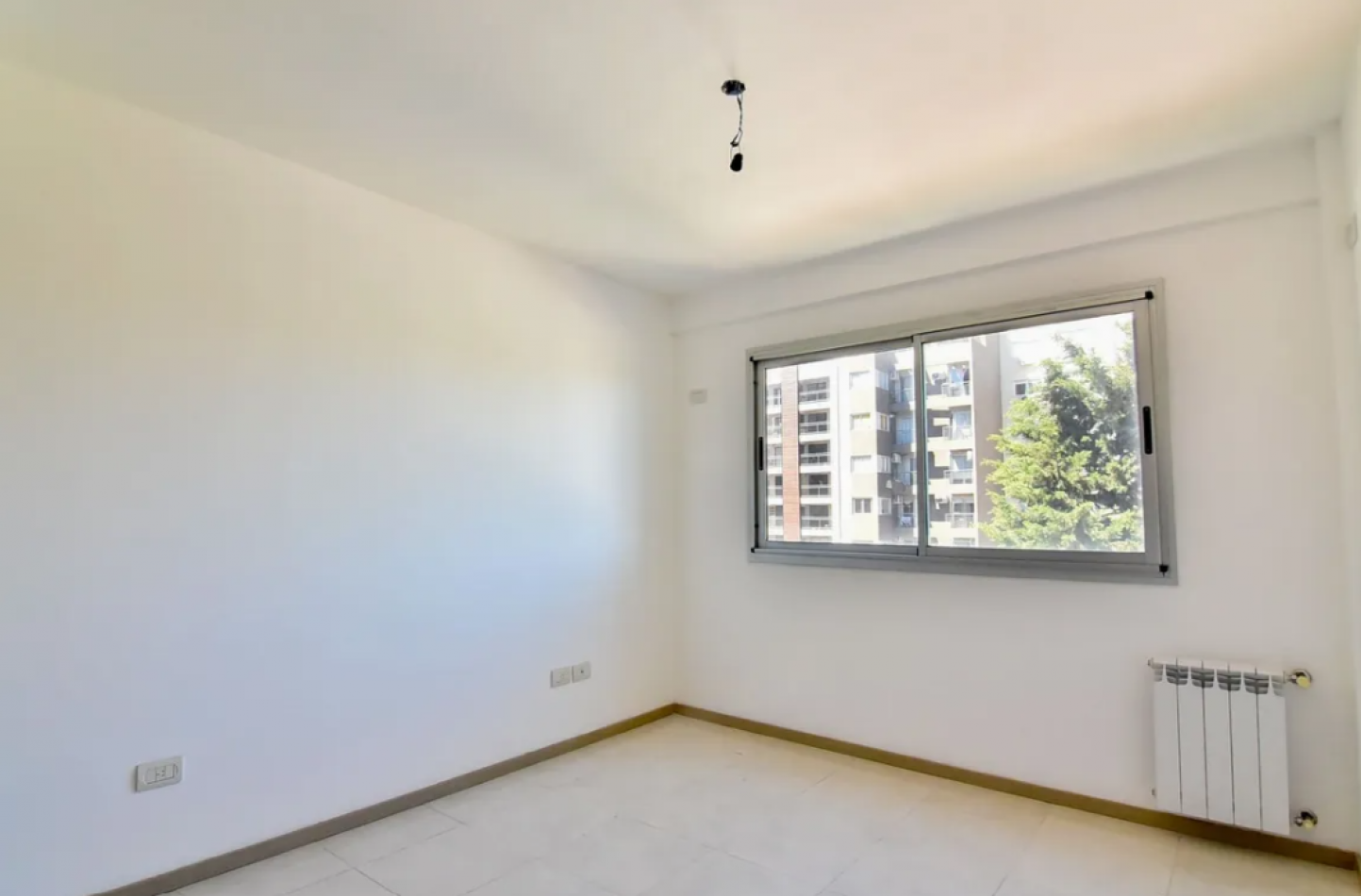 Venta departamento 3 ambientes c cochera Moron