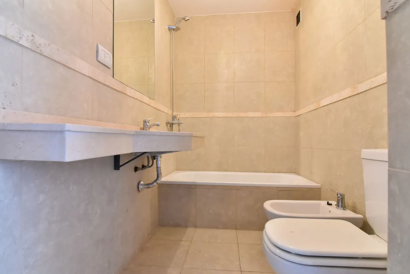 Venta departamento 3 ambientes c cochera Moron