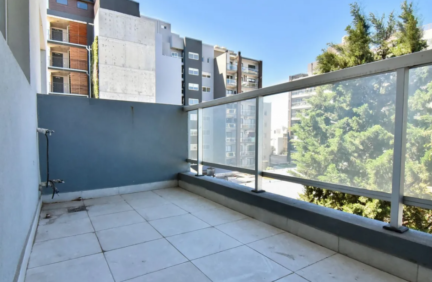 Venta departamento 3 ambientes c cochera Moron