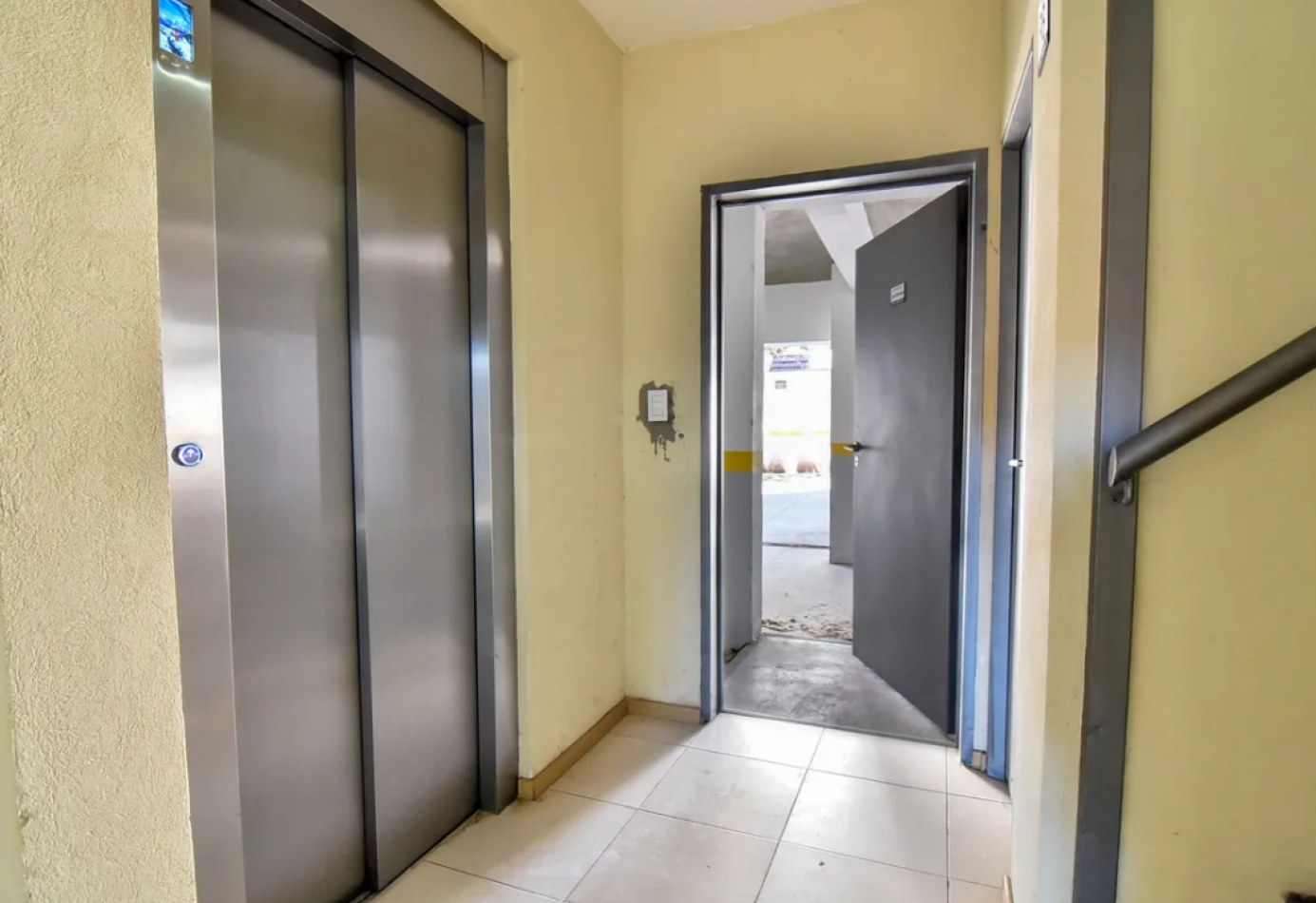Venta departamento 3 ambientes c cochera Moron
