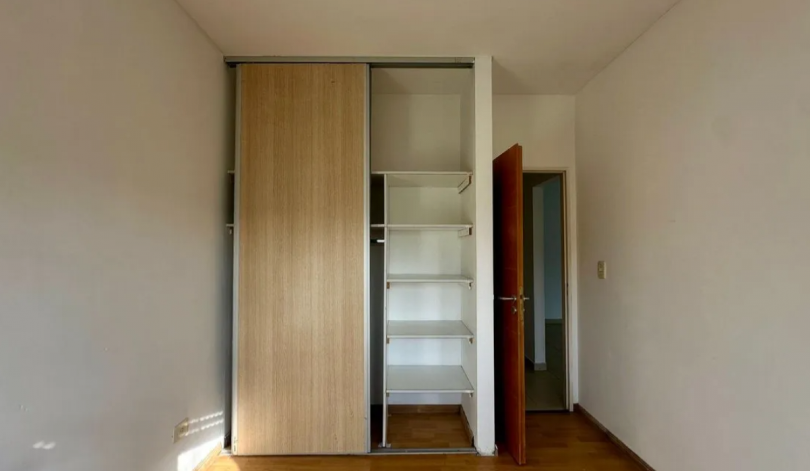 Venta departamento 2 ambientes con cochera Moron