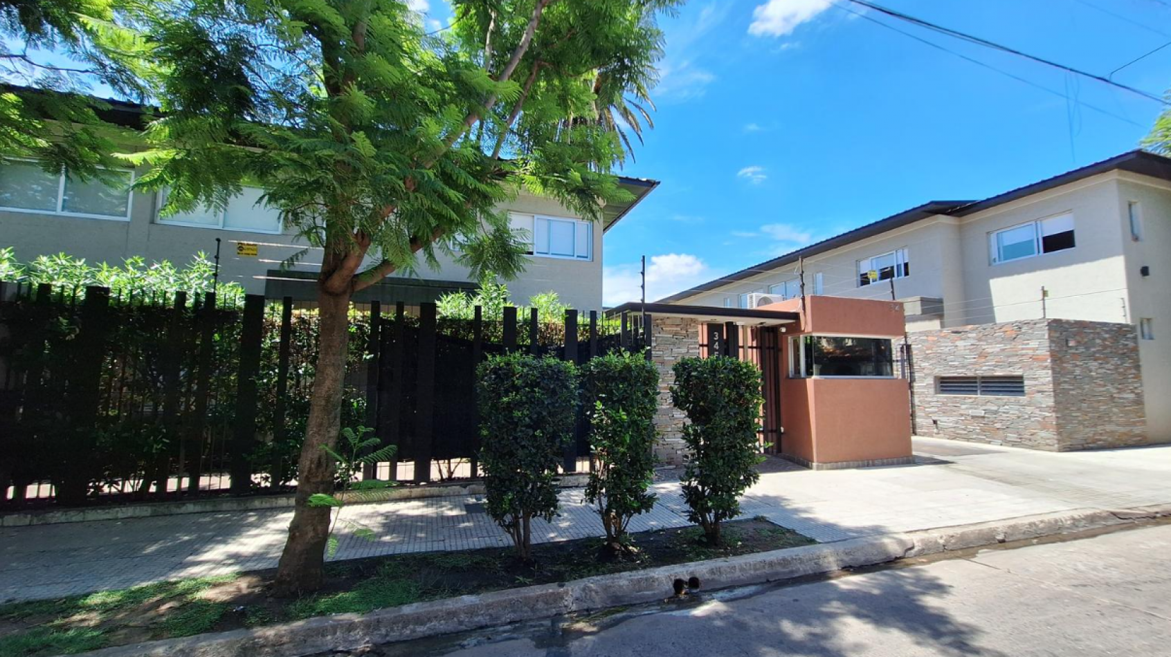 Venta 3 ambientes condominio Moron