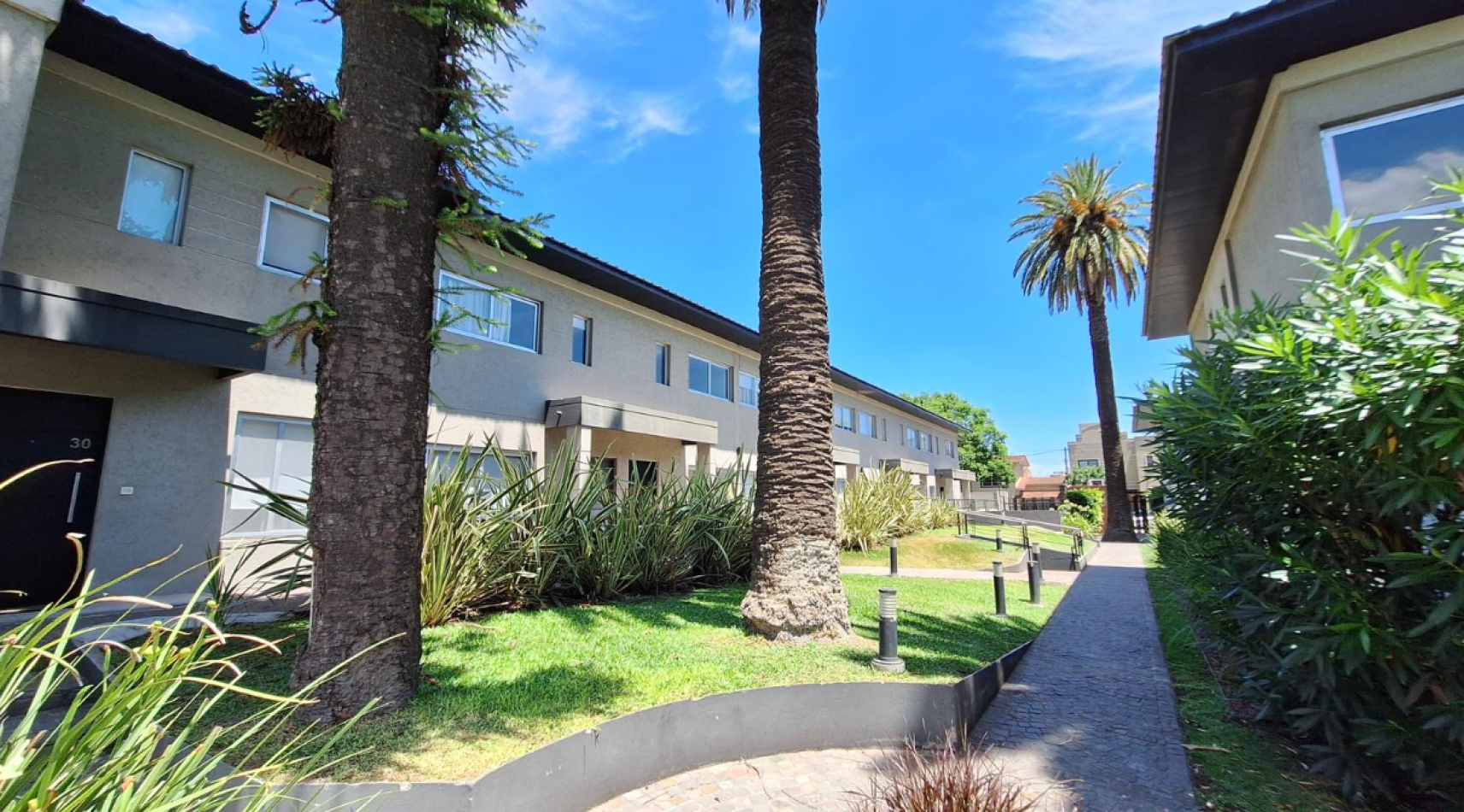 Venta 3 ambientes condominio Moron