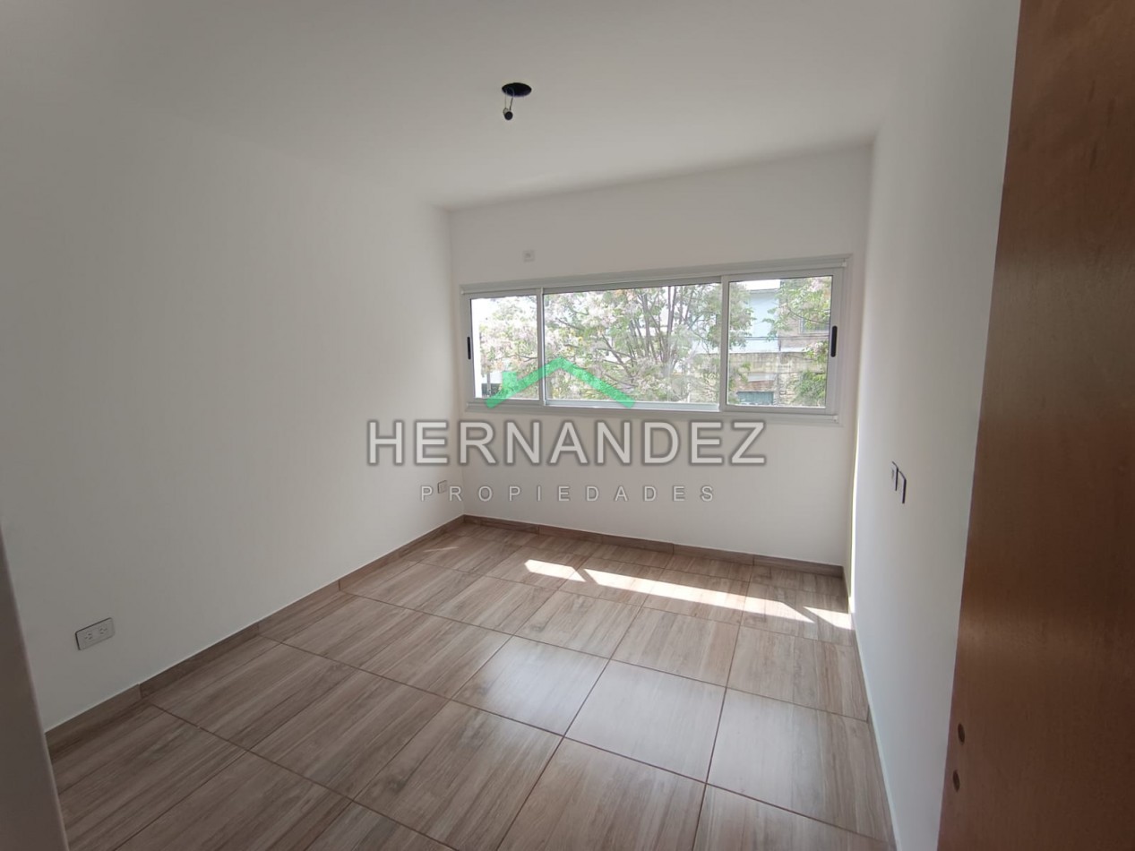 Venta Duplex 2 ambientes y medio Castelar Sur con cochera Apto Credito