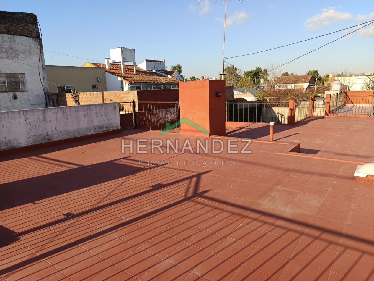 CASA EN VENTA CASTELAR SUR