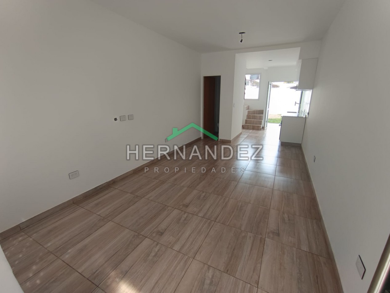 Venta Duplex 2 ambientes y medio Castelar Sur con cochera Apto Credito