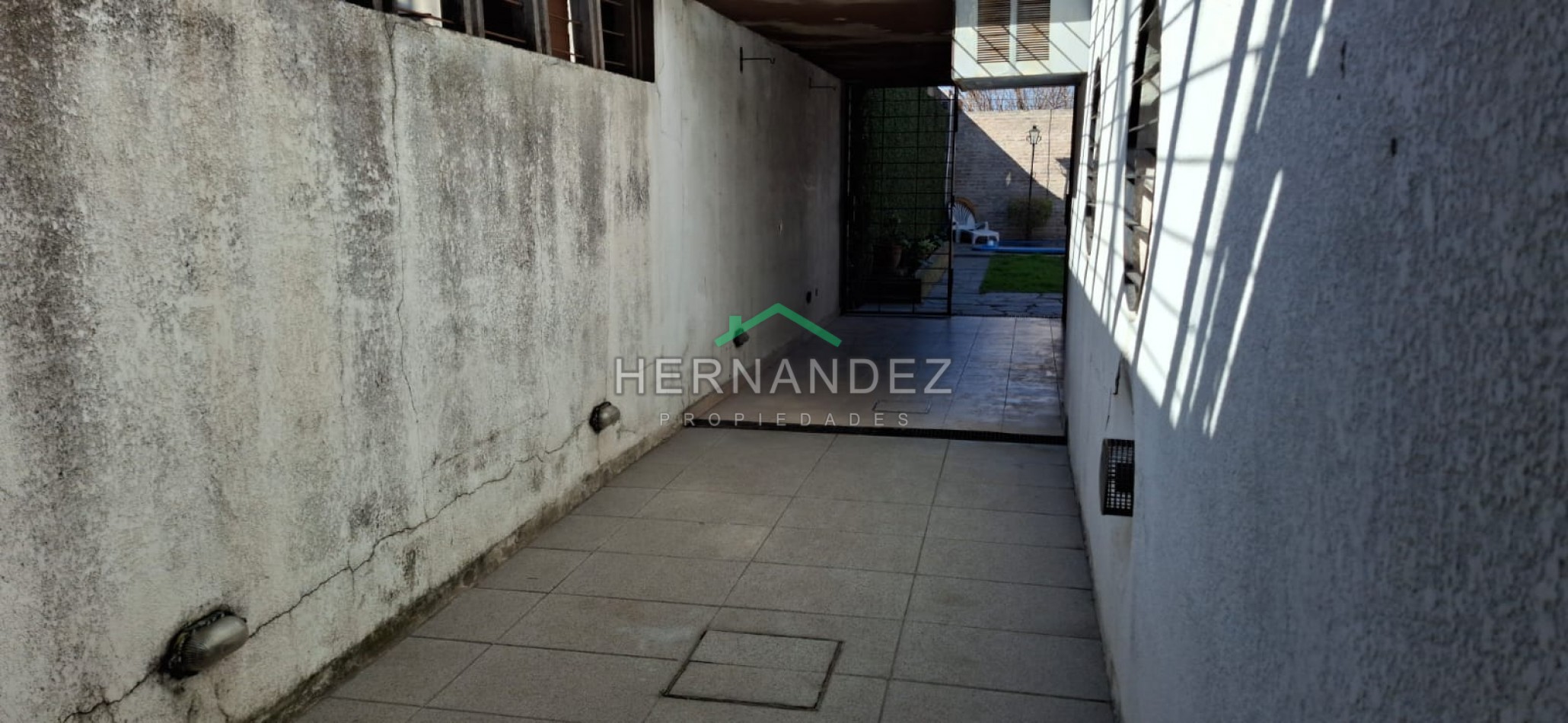 CASA EN VENTA CASTELAR SUR