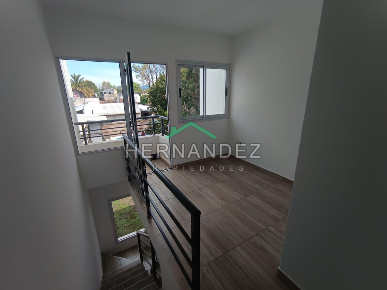 Venta Duplex 2 ambientes y medio Castelar Sur con cochera Apto Credito