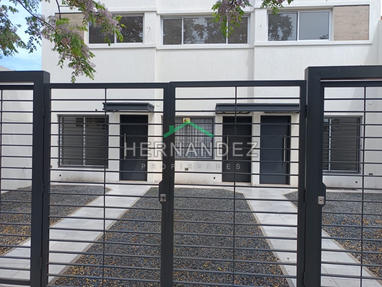 Venta Duplex 2 ambientes y medio Castelar Sur con cochera Apto Credito