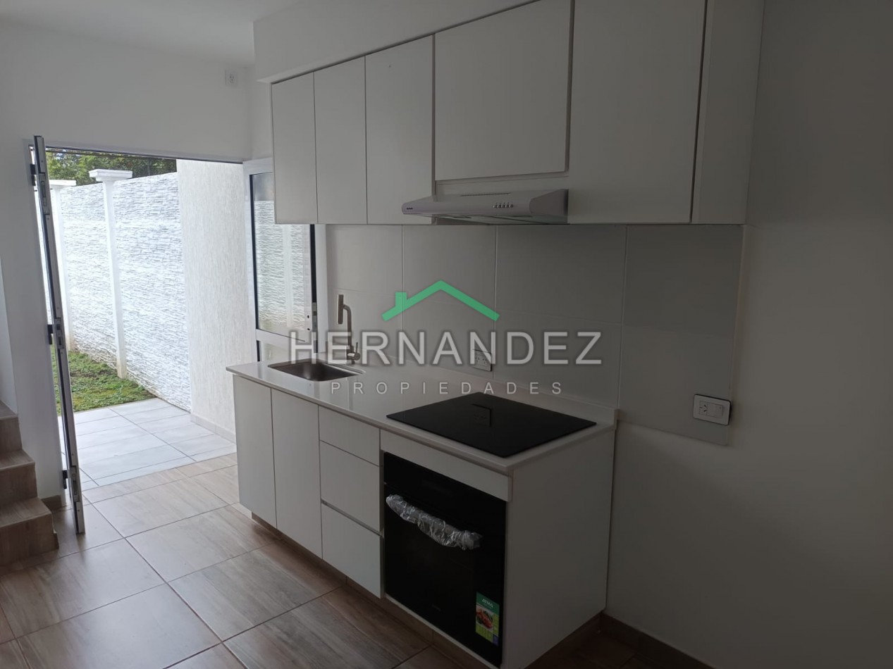 Venta Duplex 2 ambientes y medio Castelar Sur con cochera Apto Credito