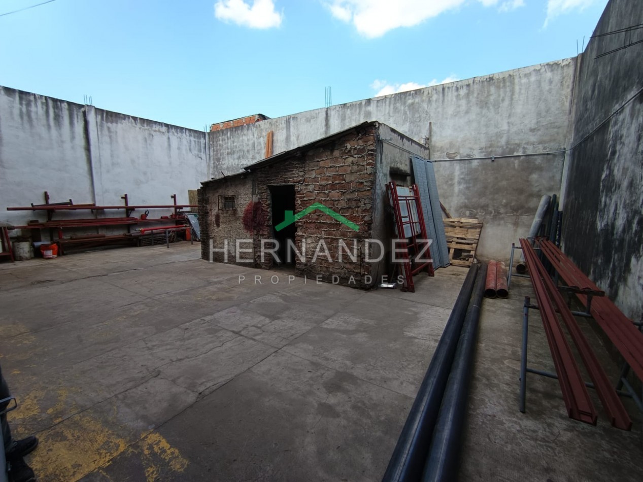 Venta  2 locales comerciales con 3 departamentos