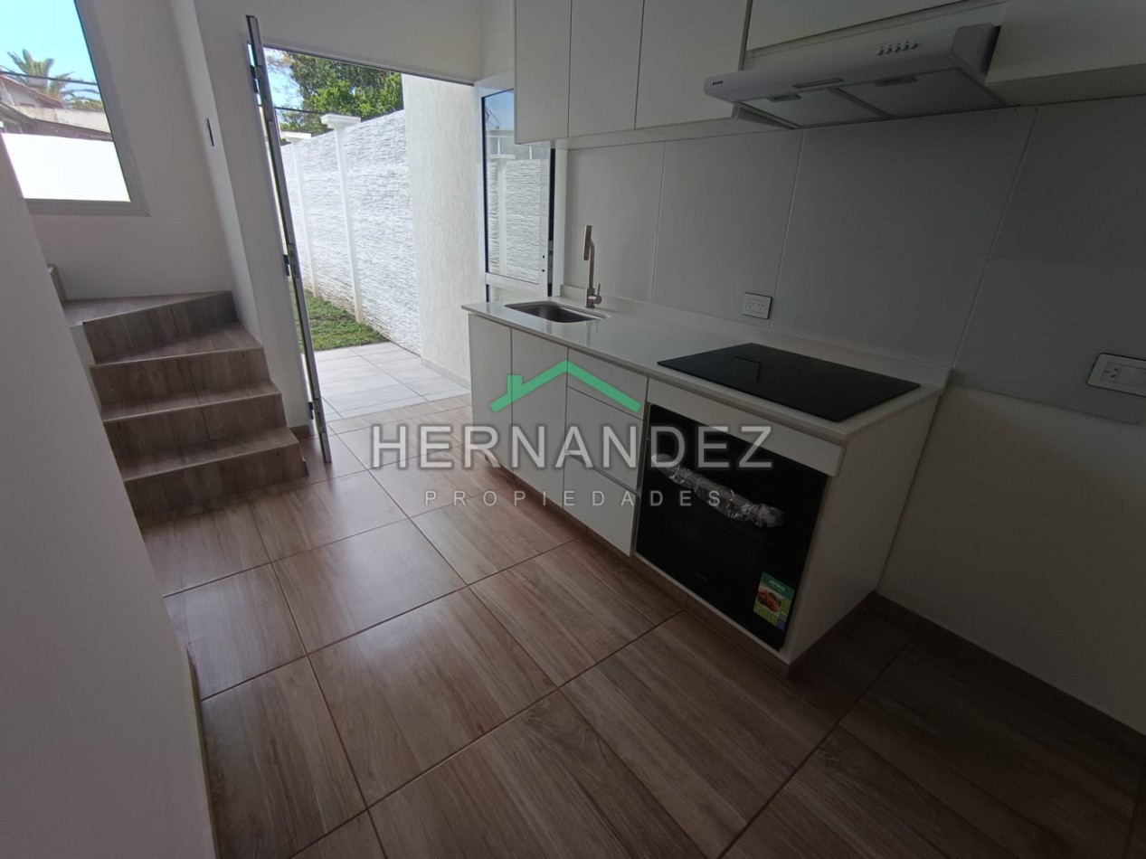 Venta Duplex 2 ambientes y medio Castelar Sur con cochera Apto Credito