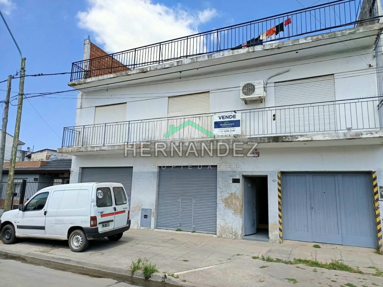 Venta  2 locales comerciales con 3 departamentos