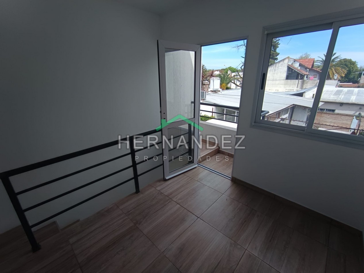 Venta Duplex 2 ambientes y medio Castelar Sur con cochera Apto Credito